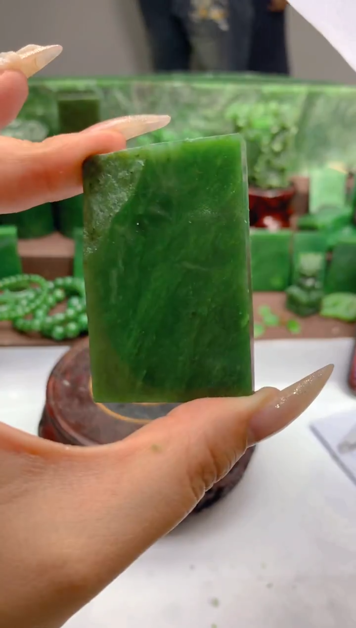 和田玉（碧玉）未镶嵌珠宝半成品1