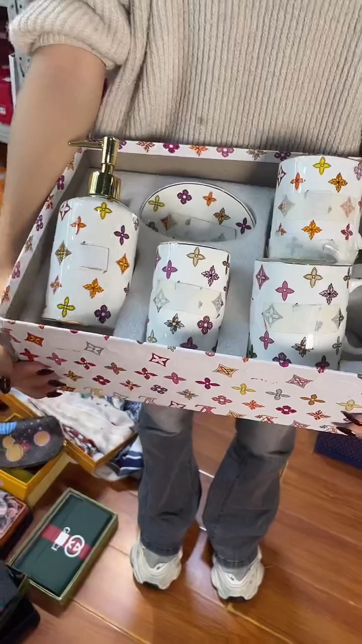 杯鸿辉家品牌瓷器，京东包邮！