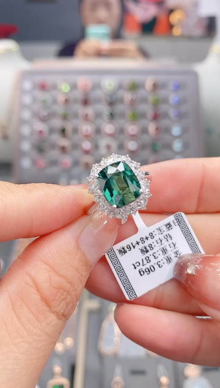 18K金镶嵌戒指碧玺3.87