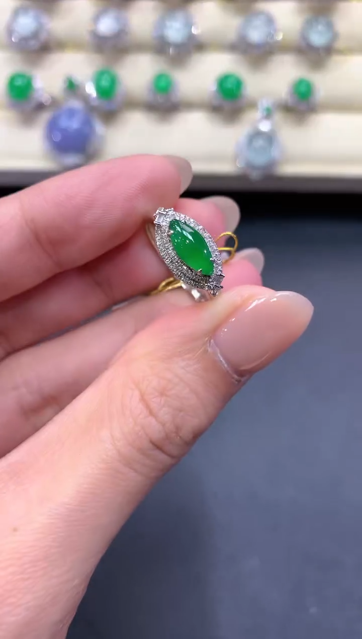 【闪购商品】翡翠戒指18K金镶嵌a88