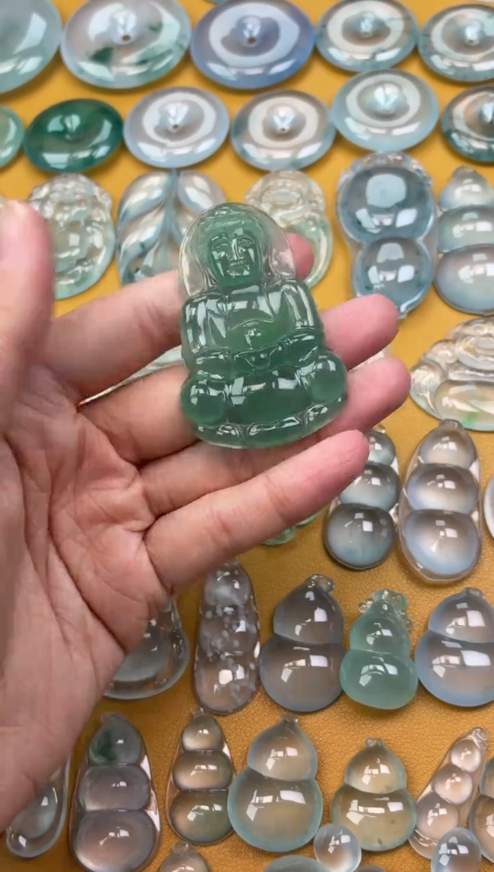 吊坠(不含链)未镶嵌翡翠10 观音 53.1 35 5.0