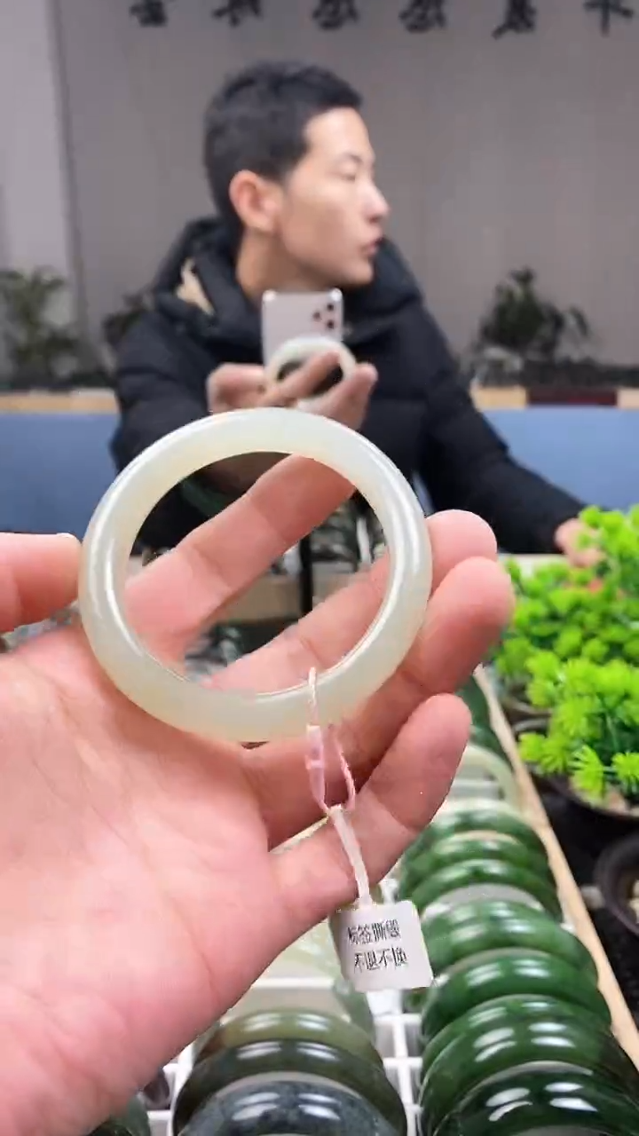 【闪购商品】和田玉手镯未镶嵌55