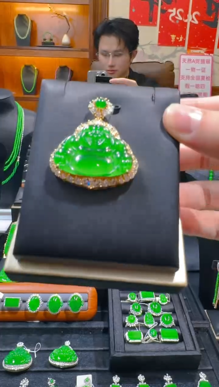 【闪购商品】翡翠吊坠(赠链)银S925镶嵌天然A货翡翠