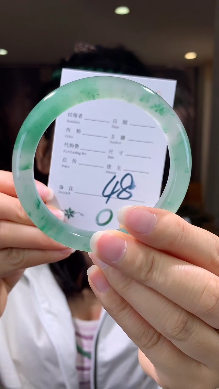 【闪购商品】石英质玉手镯未镶嵌拍一发一