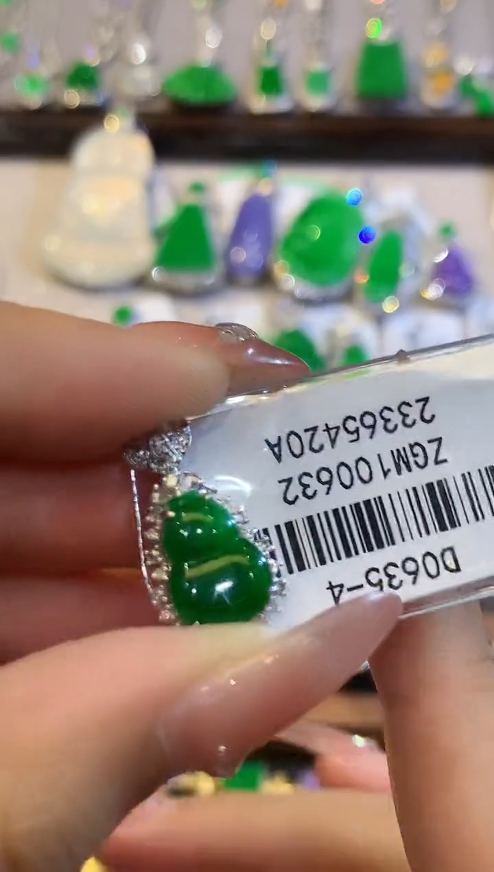 吊坠(不含链)18K金镶嵌翡翠SY0635多样性发其一