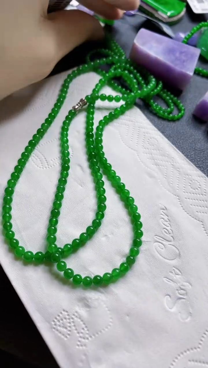 颈饰18K金镶嵌翡翠珠链