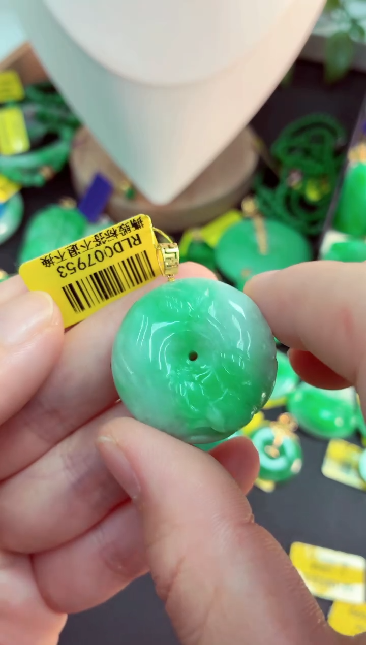 吊坠(不含链)18K金镶嵌翡翠挂件