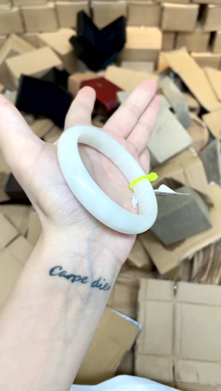 和田玉手镯未镶嵌437-59