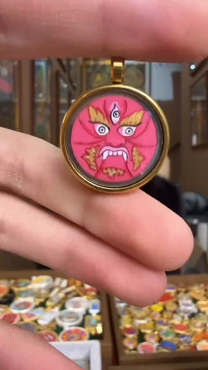 吊坠红财神眼睛-热贡纯手绘唐卡