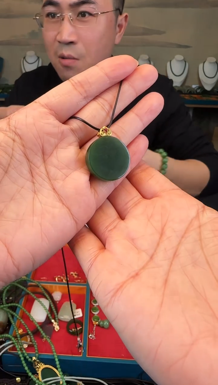 颈饰未镶嵌和田玉小圆牌