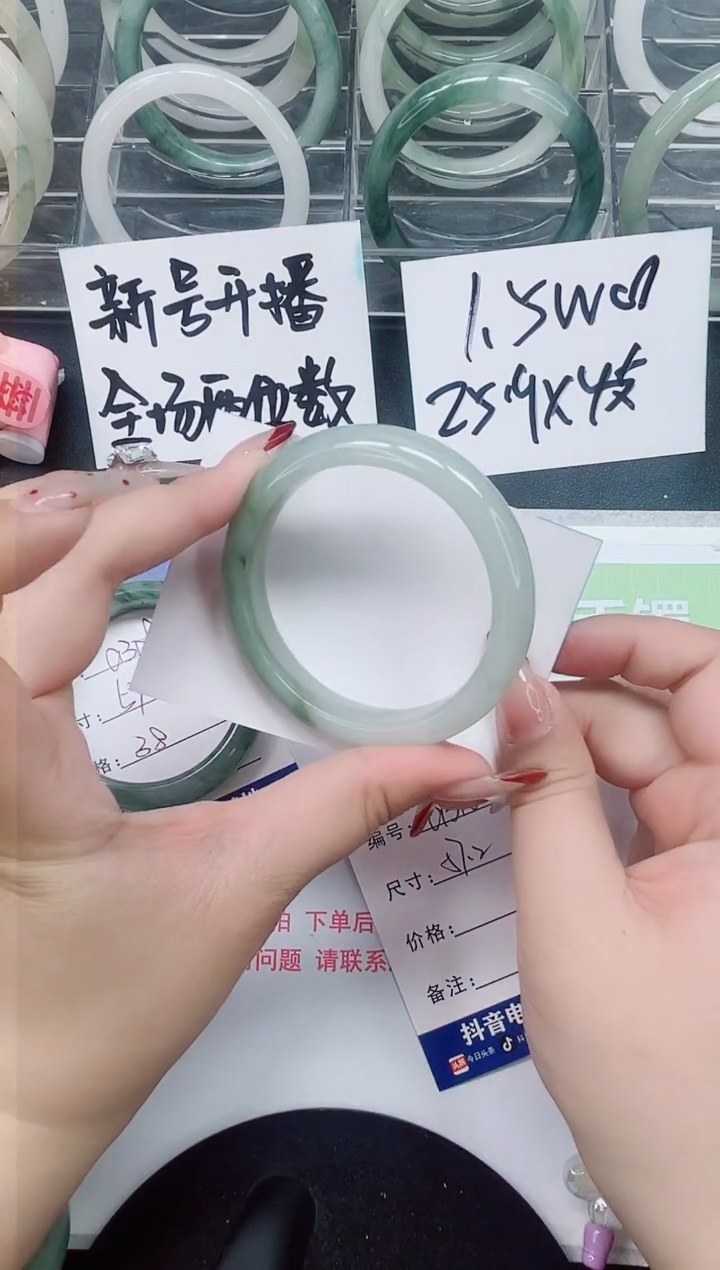 【闪购商品】石英质玉手镯未镶嵌a310