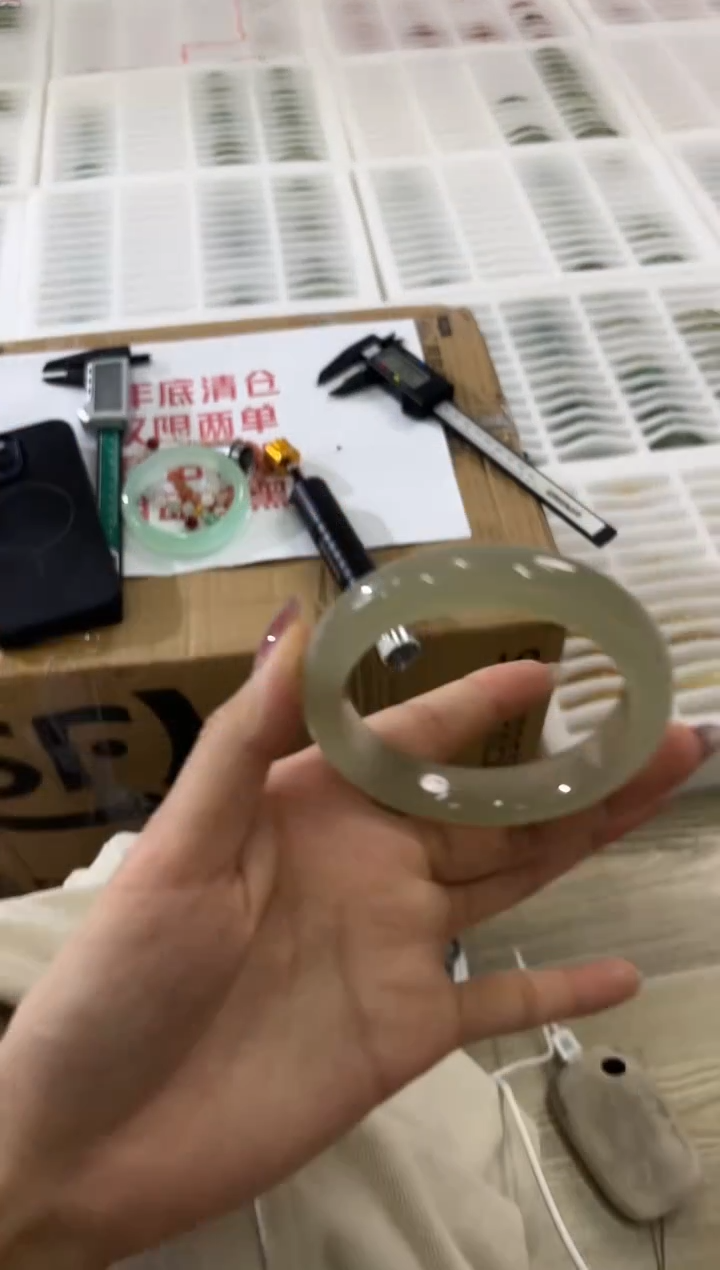 未镶嵌手镯石英质玉177-56D