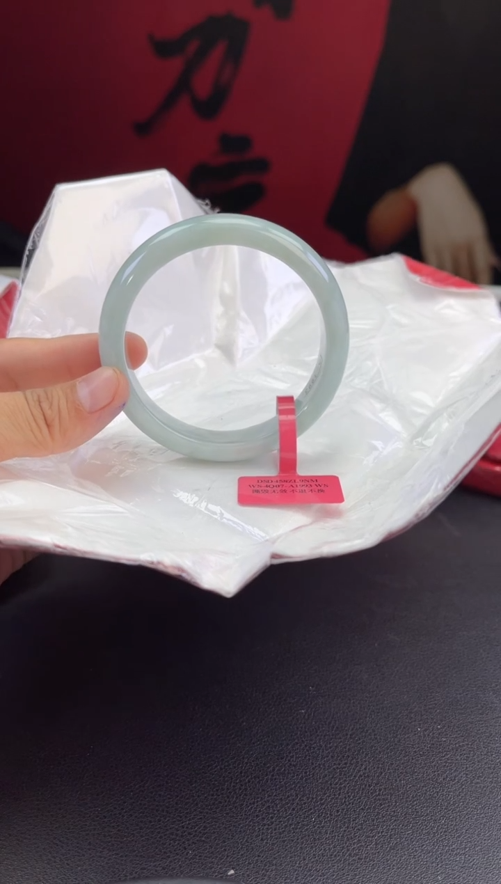 翡翠未镶嵌手镯5翡翠手镯