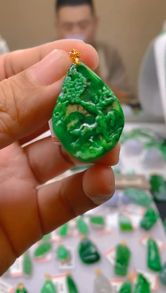 【闪购商品】翡翠颈饰18K金镶嵌一路有你