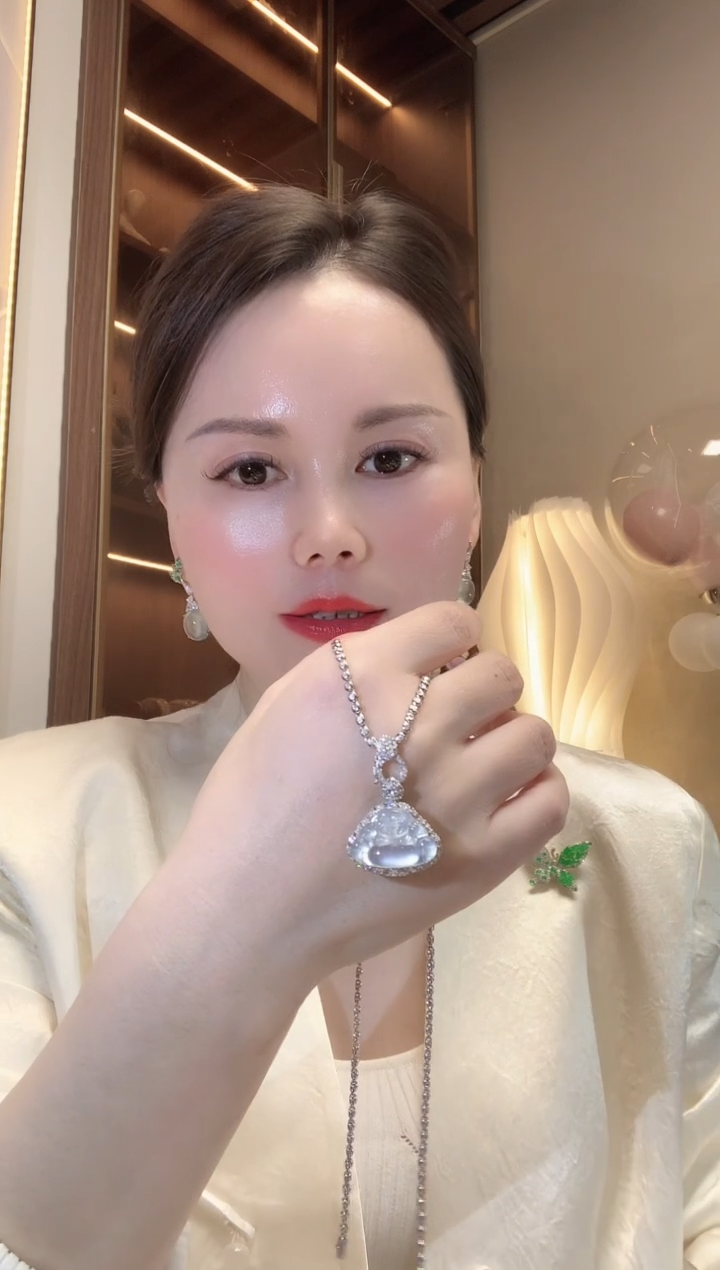 【闪购商品】翡翠吊坠(不含链)18K金镶嵌C71 