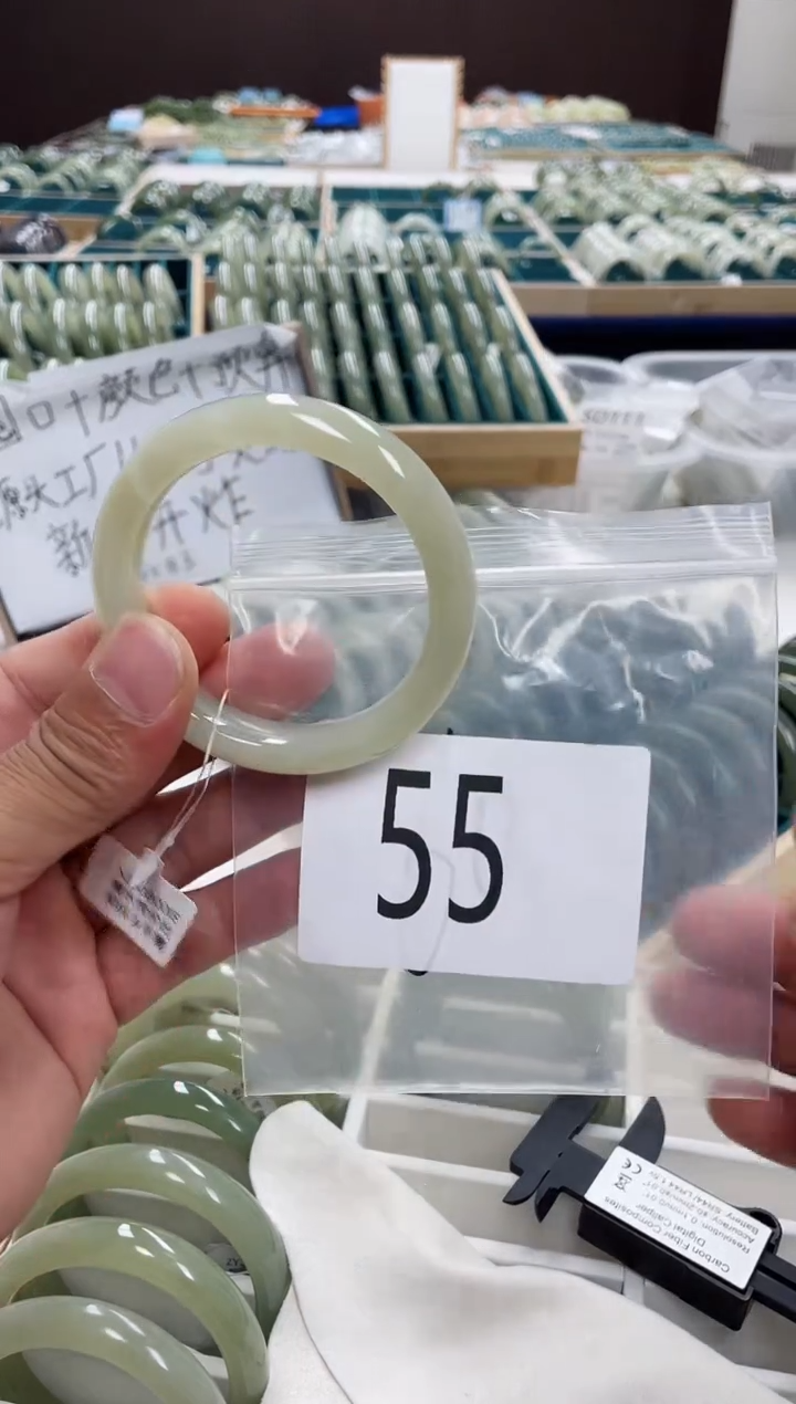 和田玉手镯未镶嵌和田玉手镯57圈55号