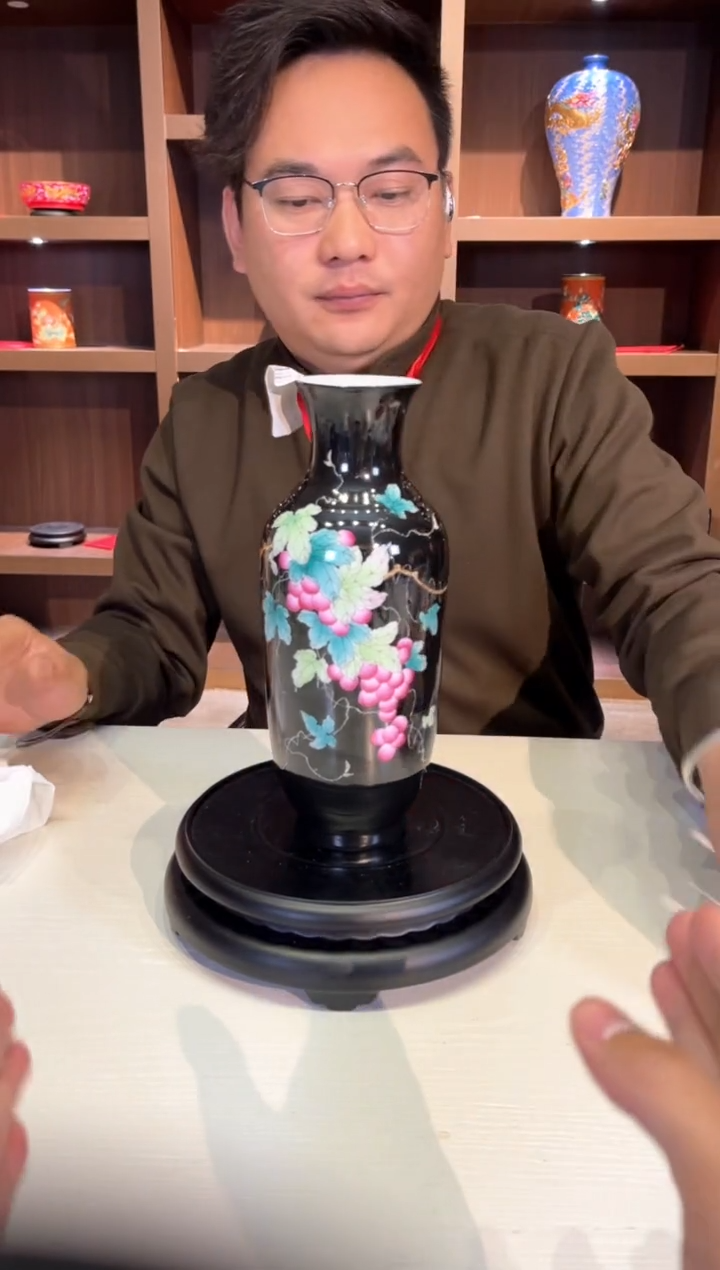 【闪购商品】摆件常年展乌金釉硕果累累赏瓶