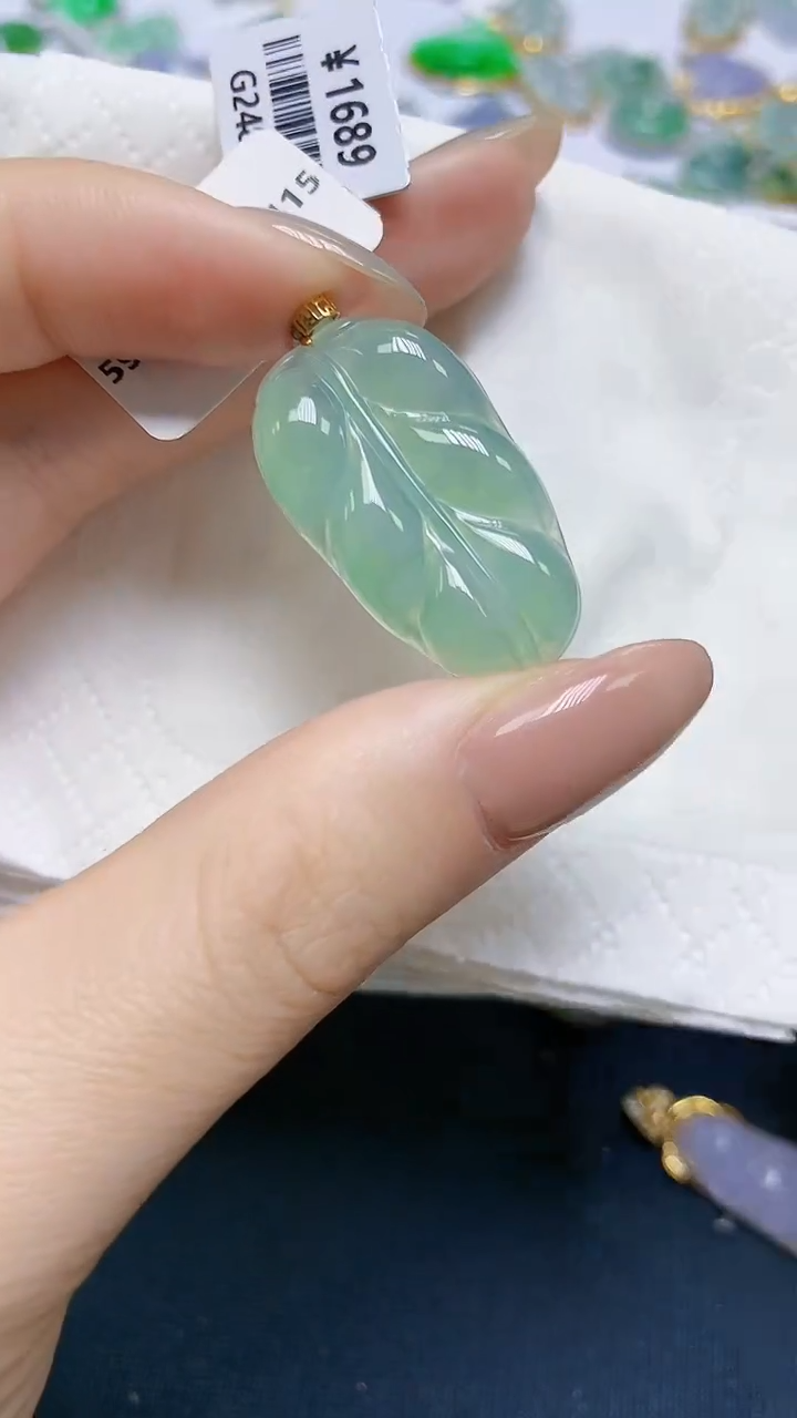 翡翠18K金镶嵌颈饰天然缅甸A货翡翠