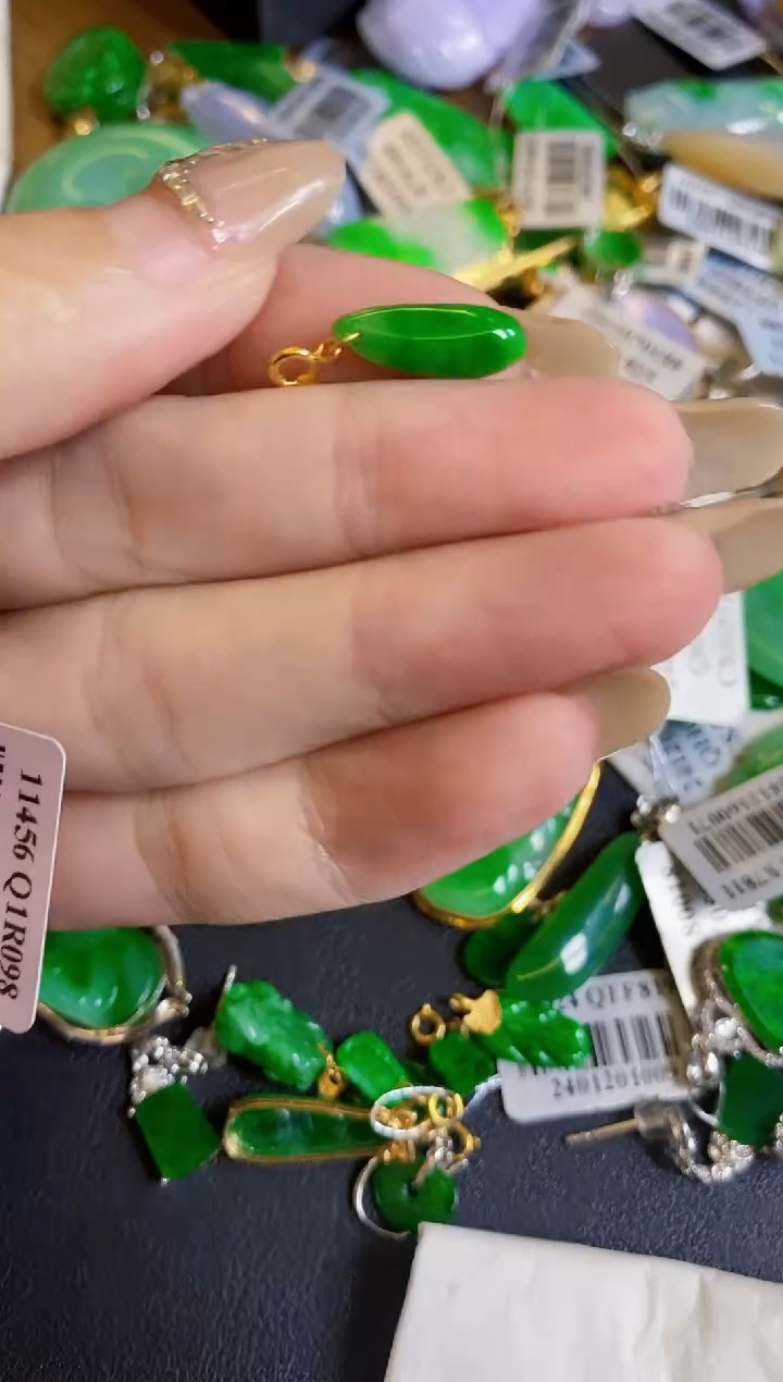 【闪购商品】定制翡翠18K金镶嵌吊坠