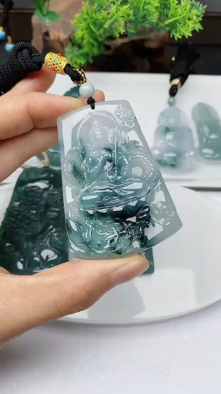 【闪购商品】翡翠颈饰未镶嵌         