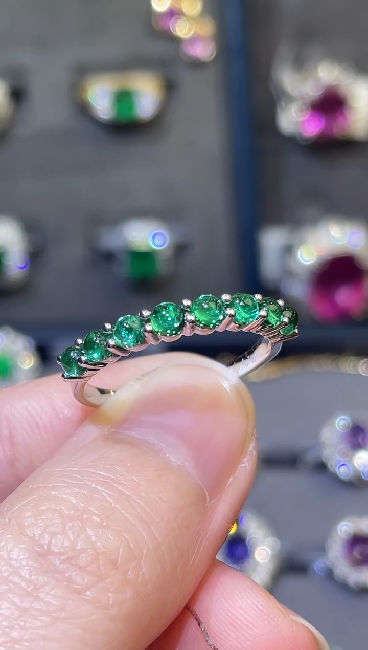 【闪购商品】祖母绿戒指18K金镶嵌1.06ct