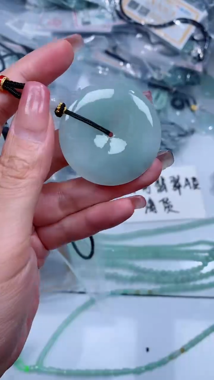 翡翠未镶嵌颈饰吊坠