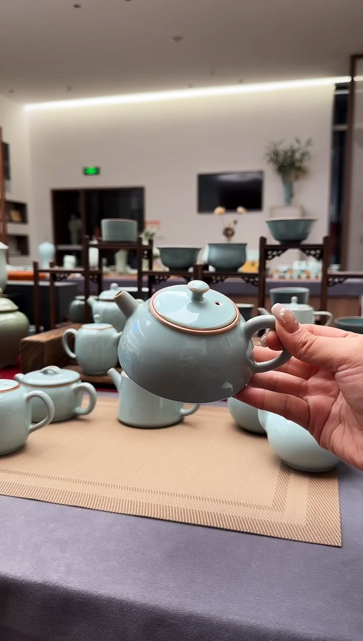 【闪购商品】廷怀窑天青色石瓢壶
