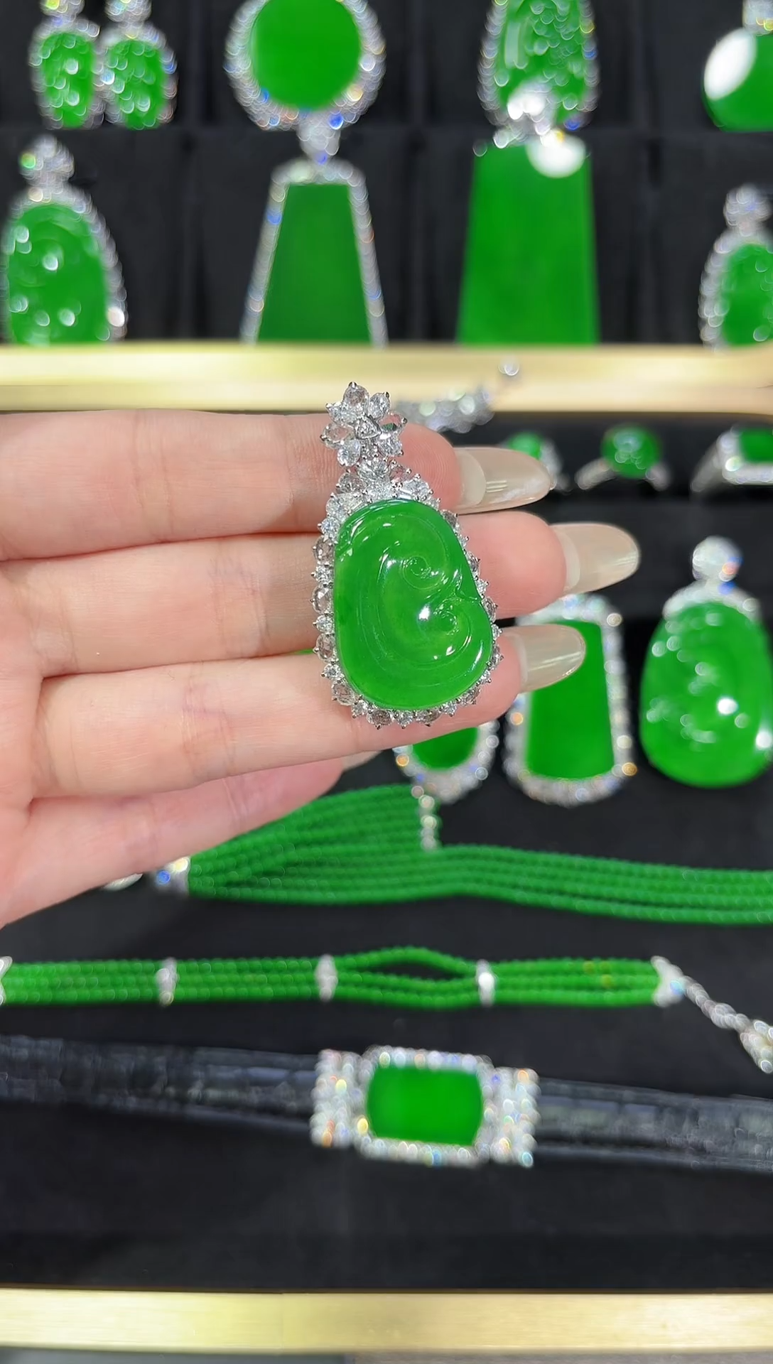 【闪购商品】翡翠18K金镶嵌颈饰如意天然A货翡翠