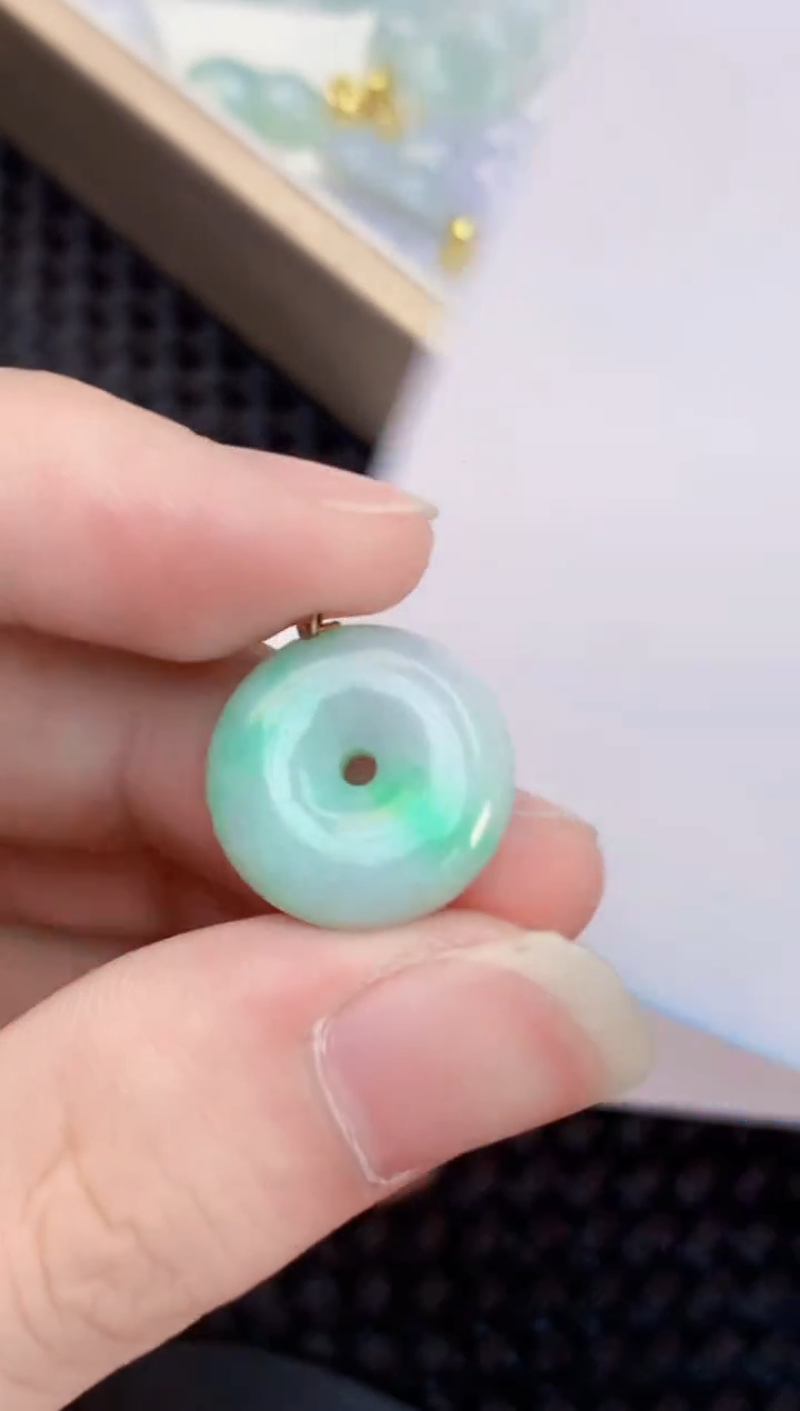 翡翠未镶嵌颈饰        1