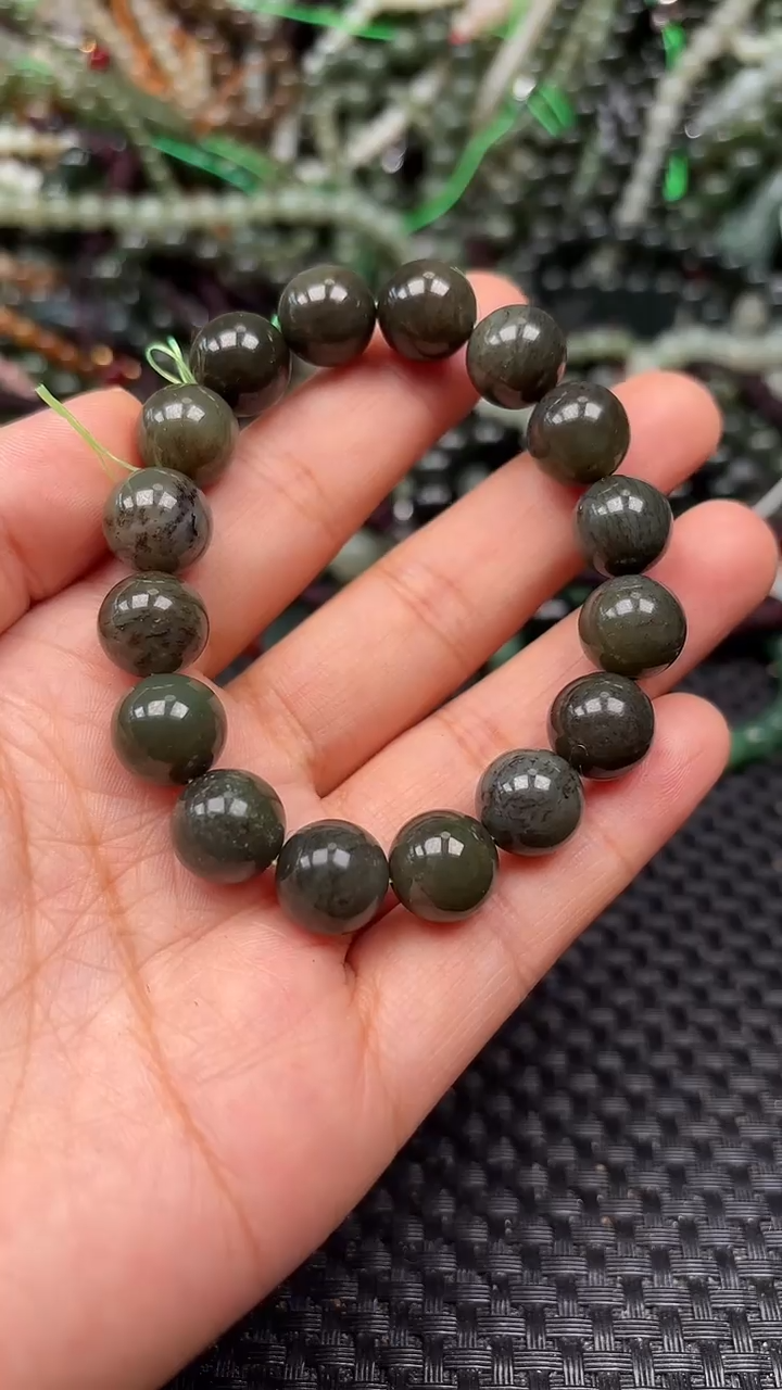 和田玉未镶嵌颈饰1