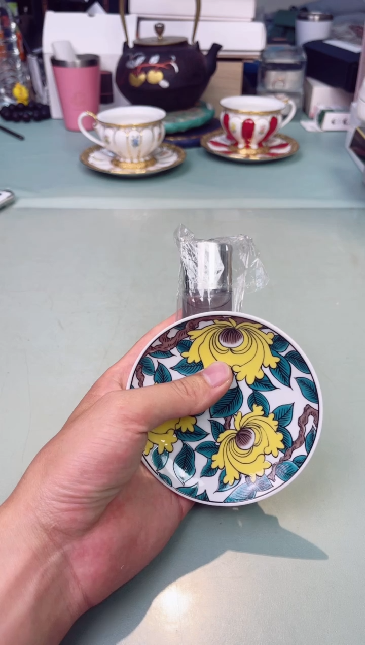瓷片小露珠              