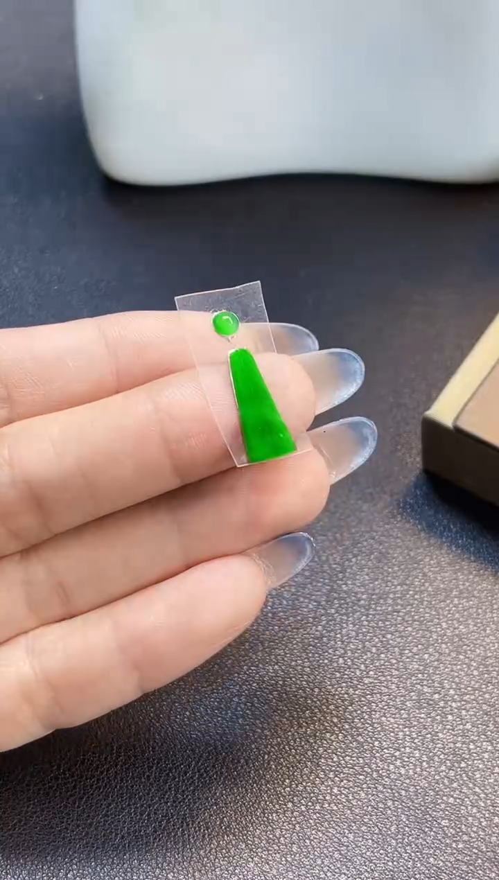 裸石翡翠阿文30阳绿无事牌3.6/16.2*6.8*2.9