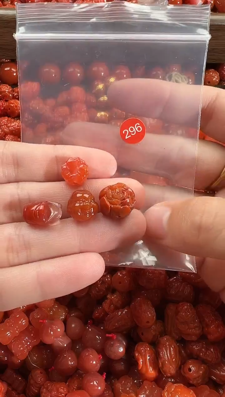 颈饰未镶嵌南红玛瑙1