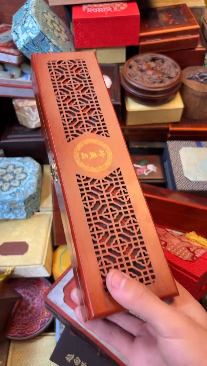 木——————————————111冒扇子