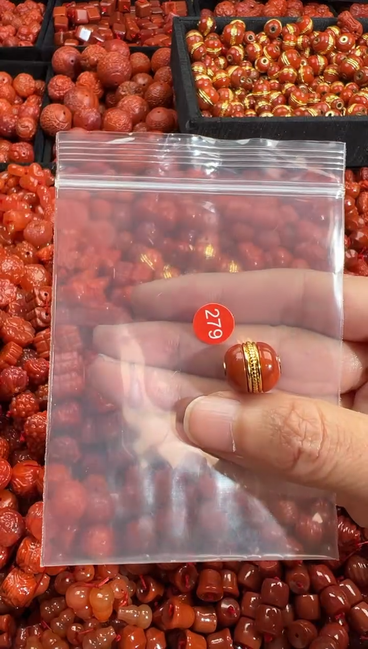 南红玛瑙未镶嵌颈饰1