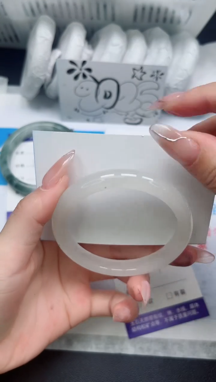 【闪购商品】石英质玉手镯未镶嵌206