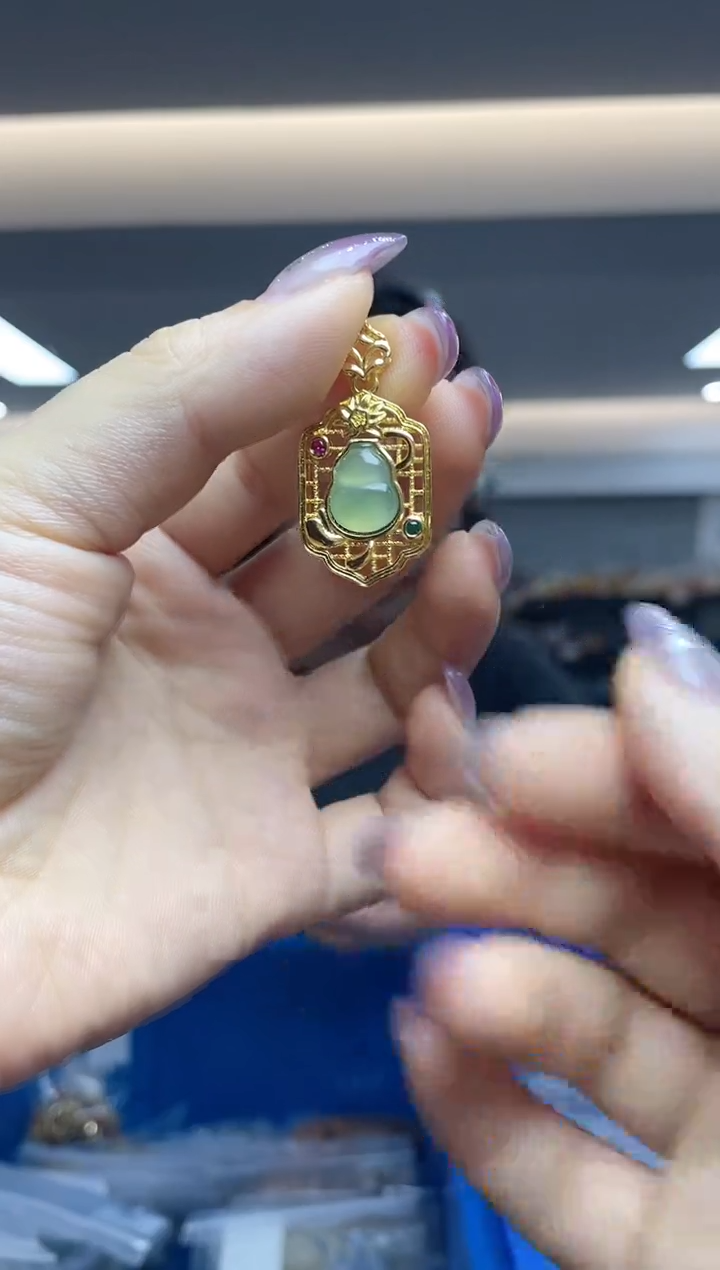 翡翠未镶嵌颈饰（多样性发一件）