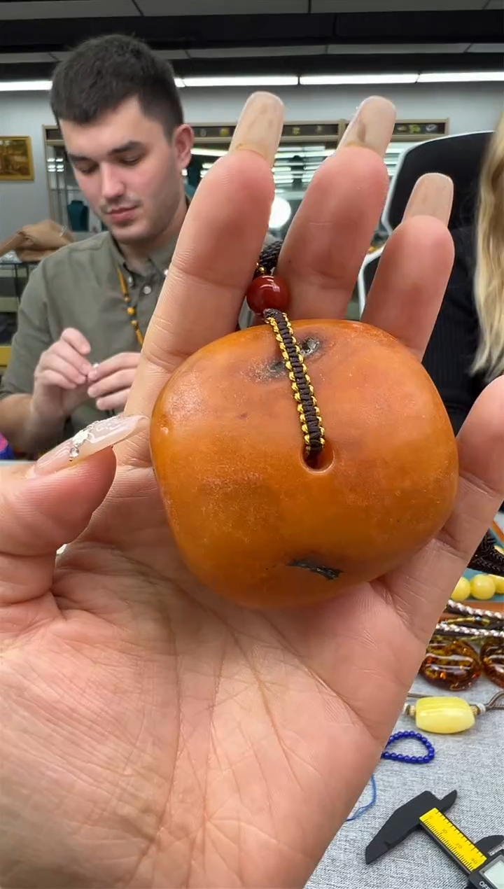 【闪购商品】琥珀颈饰未镶嵌36秒拍号