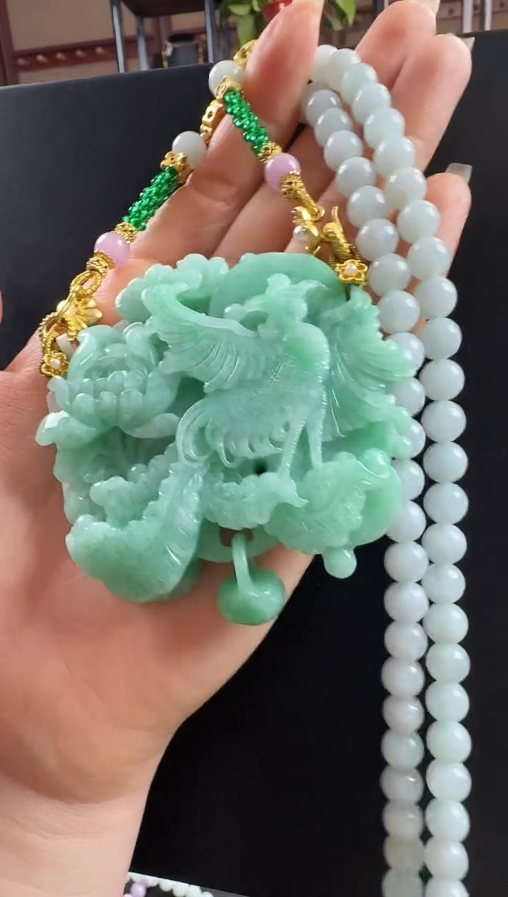 颈饰未镶嵌翡翠凤牌