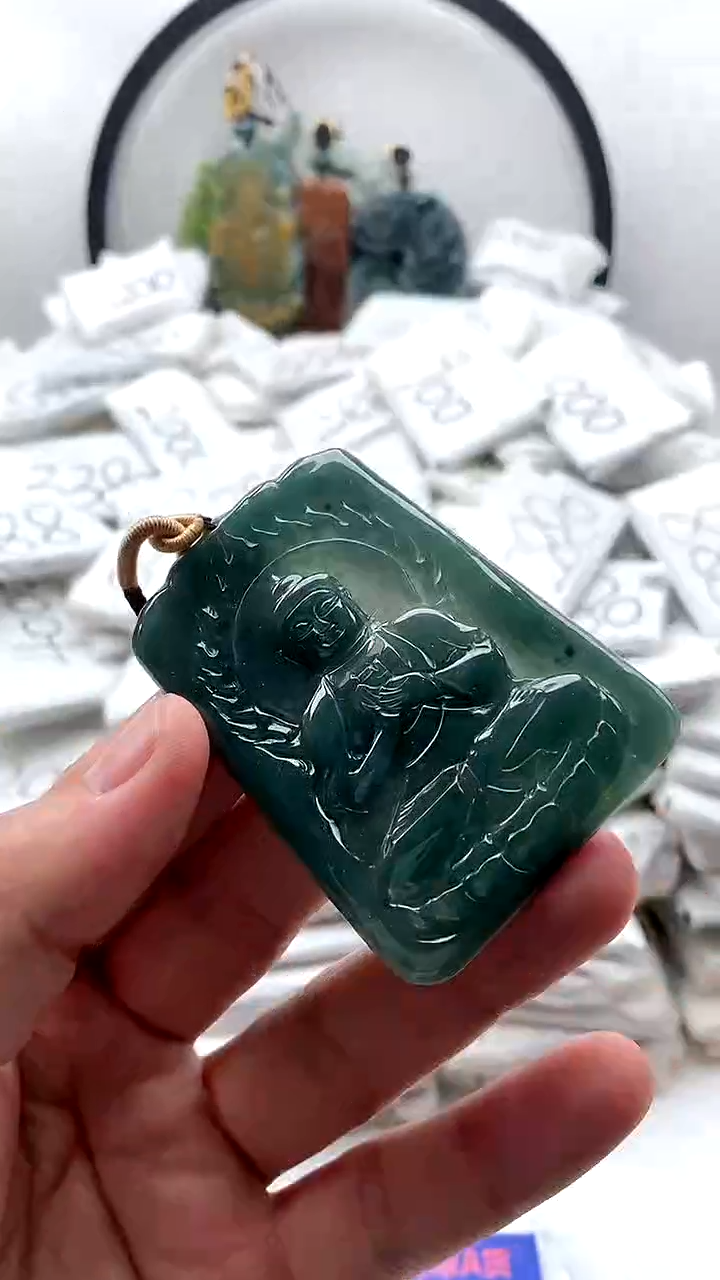 【闪购商品】翡翠颈饰未镶嵌大日如来