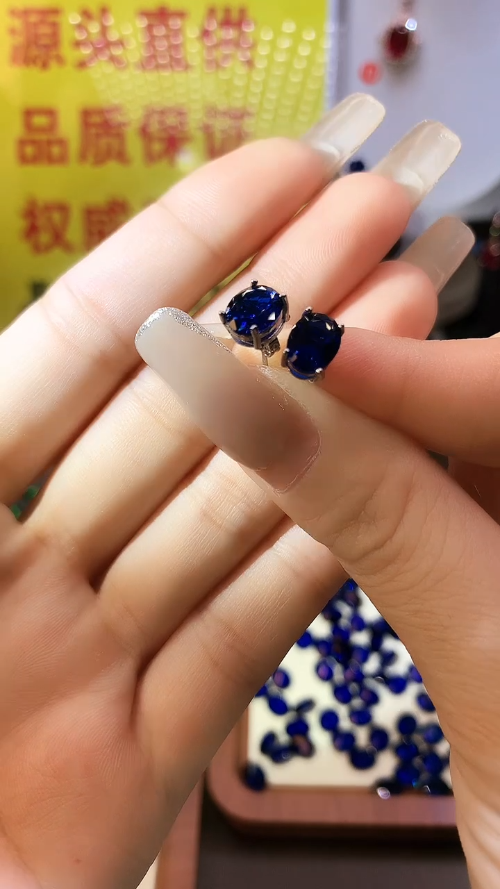 蓝宝石吊坠(赠链)银S925镶嵌.........