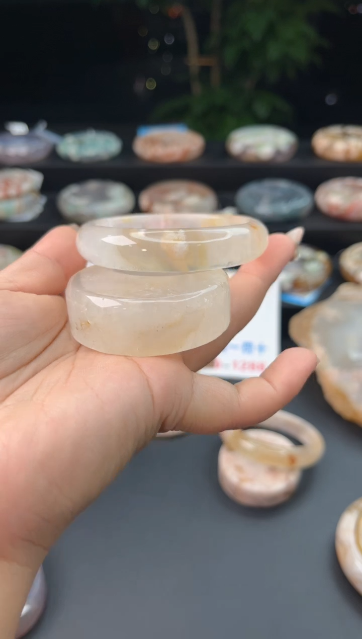 【闪购商品】石英质玉手镯未镶嵌赠送镯心（55圈口）无证书