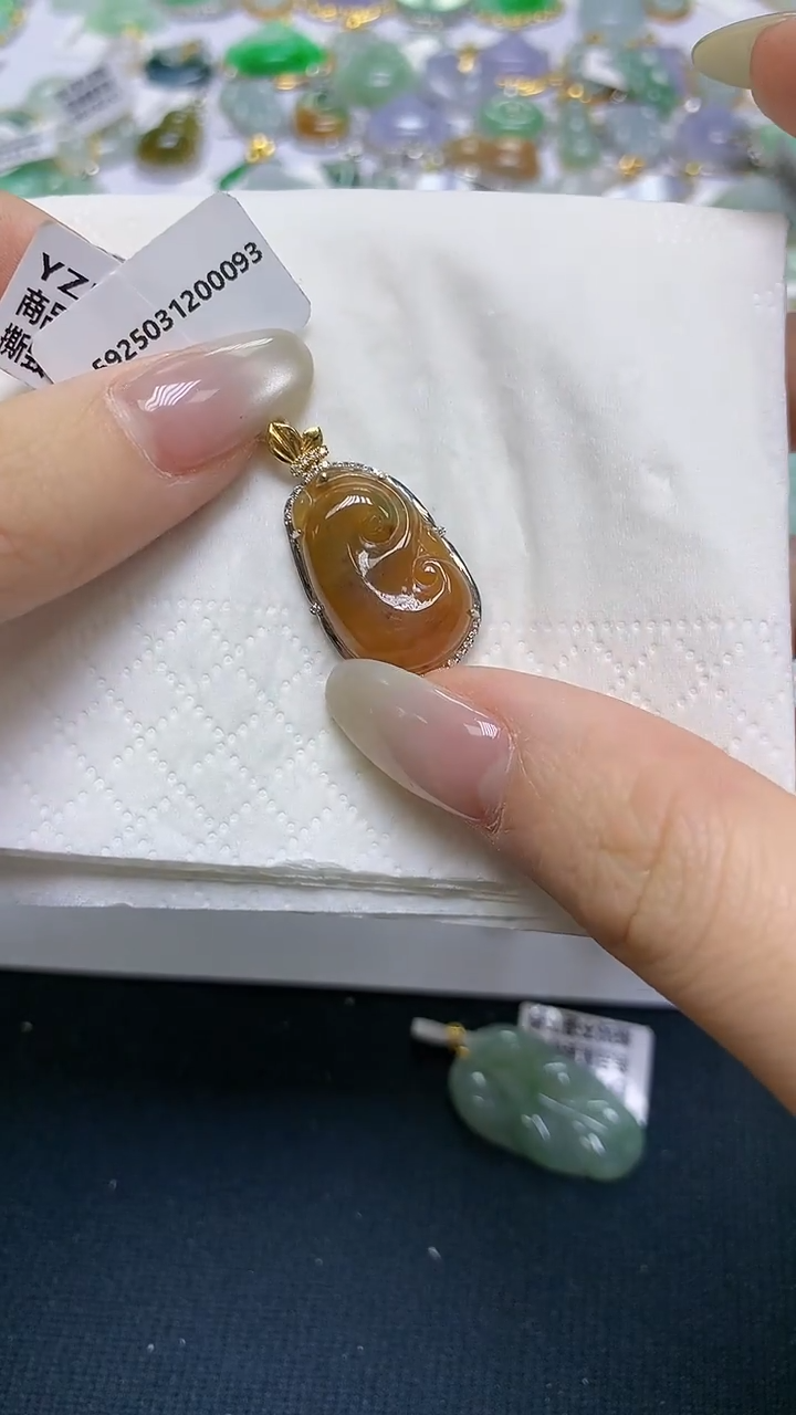 【闪购商品】翡翠18K金镶嵌颈饰天然缅甸A货翡翠