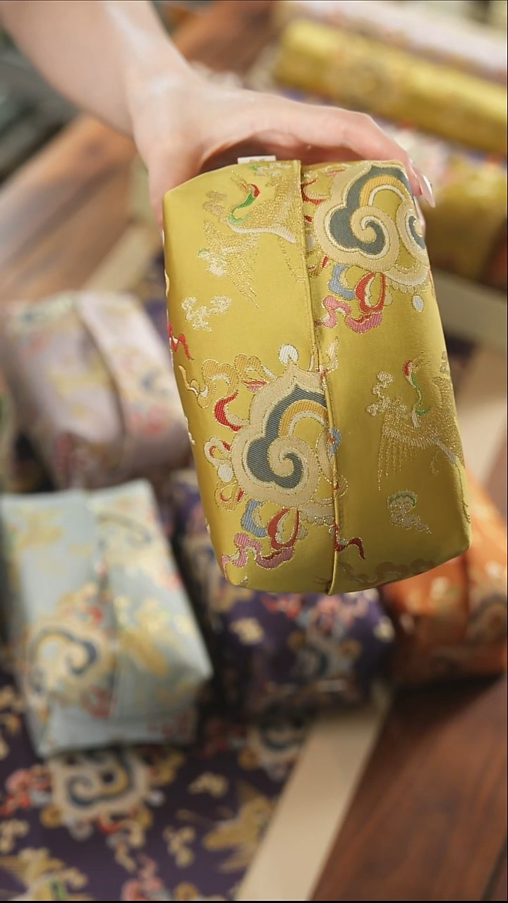 纸巾盒············