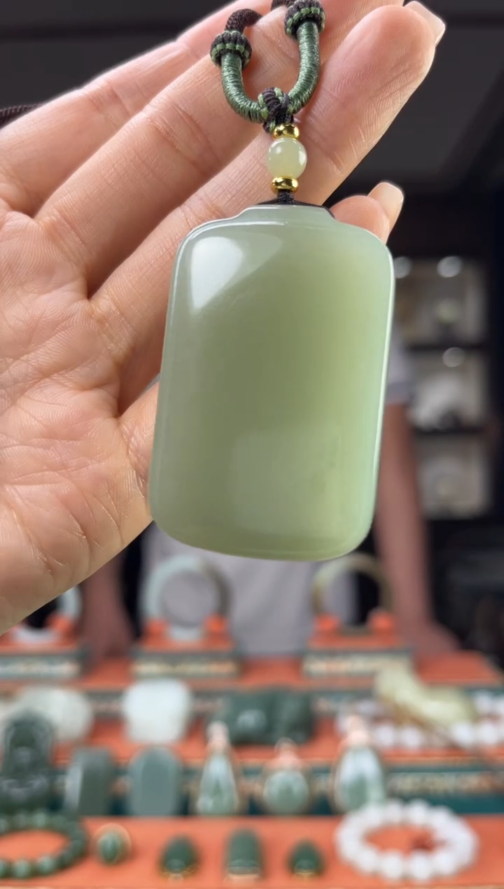 和田玉未镶嵌颈饰佩佩