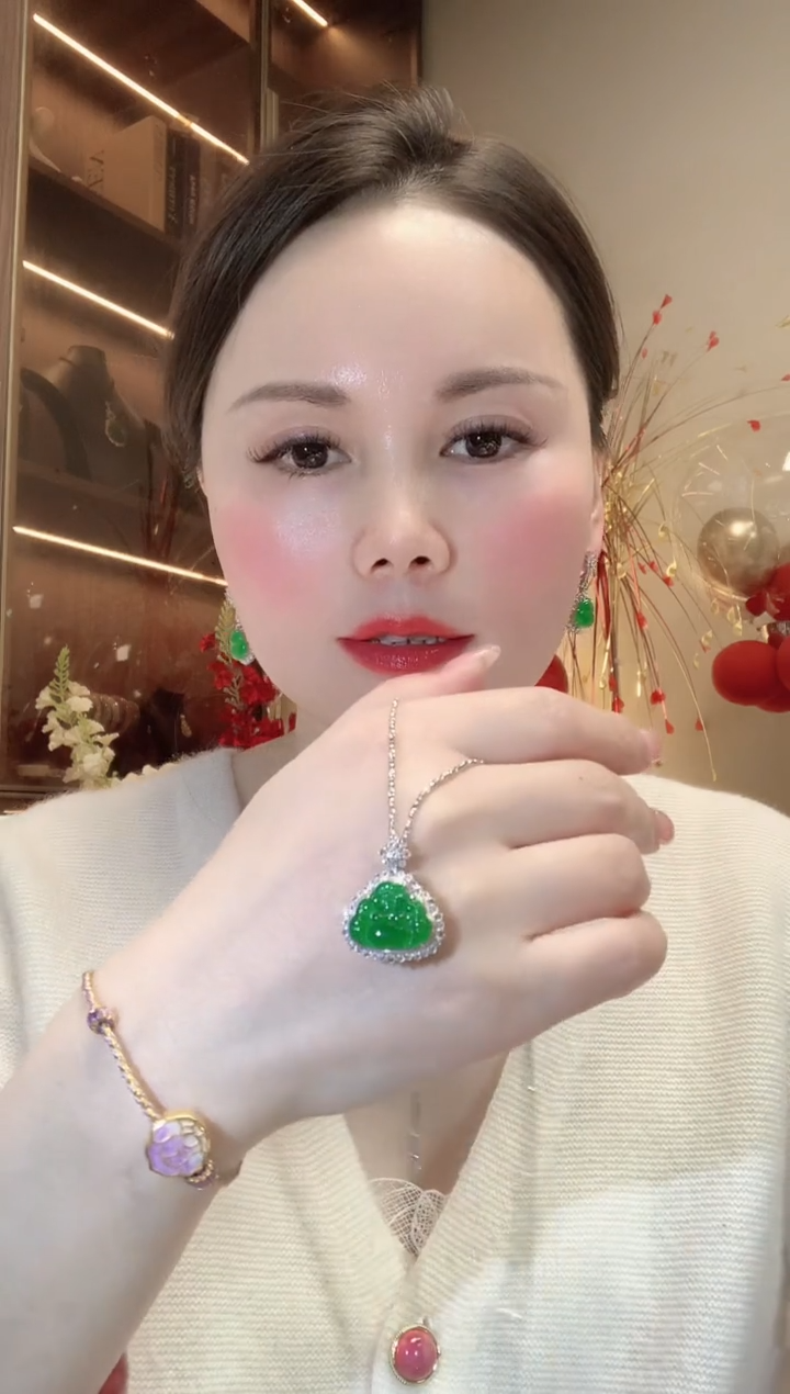 【闪购商品】翡翠吊坠(不含链)18K金镶嵌C72   