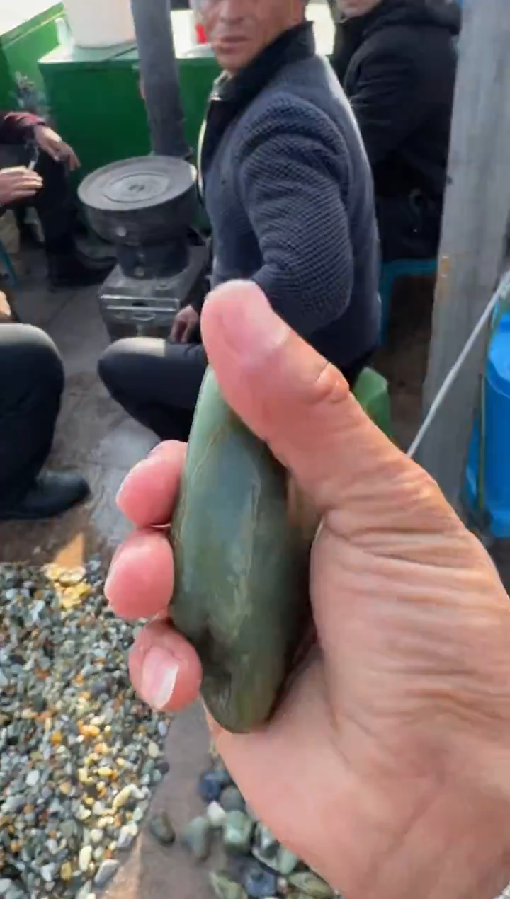 未镶嵌和田玉（糖玉）挂件和田玉