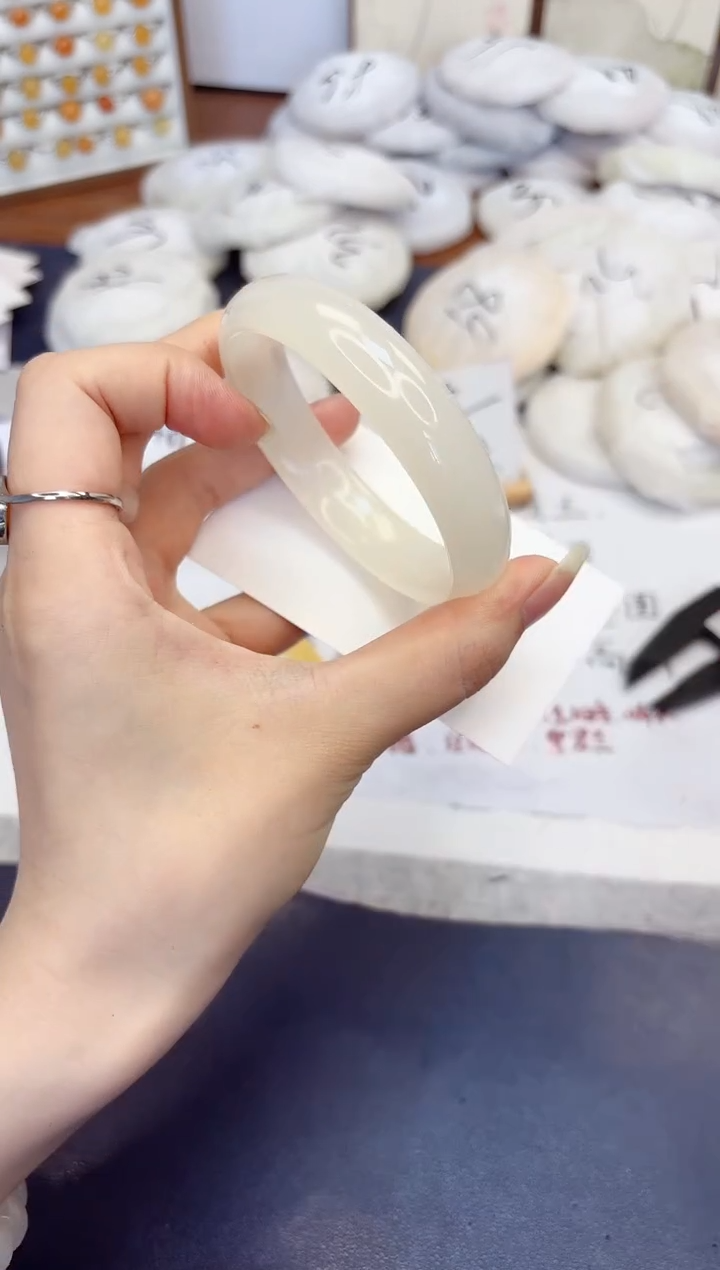 石英质玉手镯未镶嵌231-玉兰白-圈口60