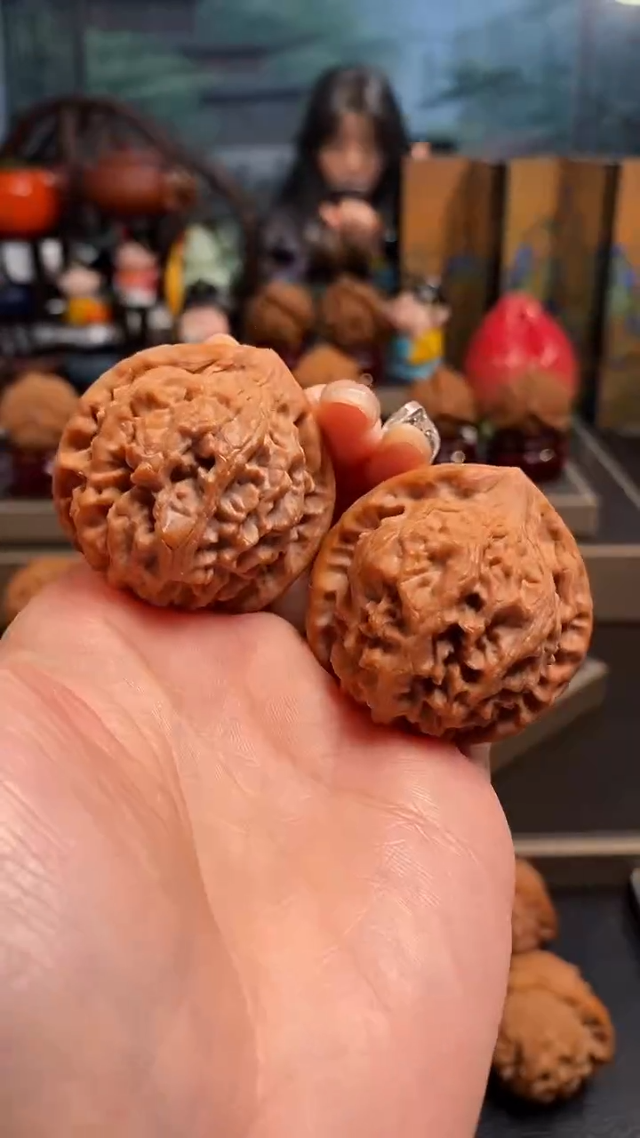 【闪购商品】文玩核桃把件H 461龙墩40尺