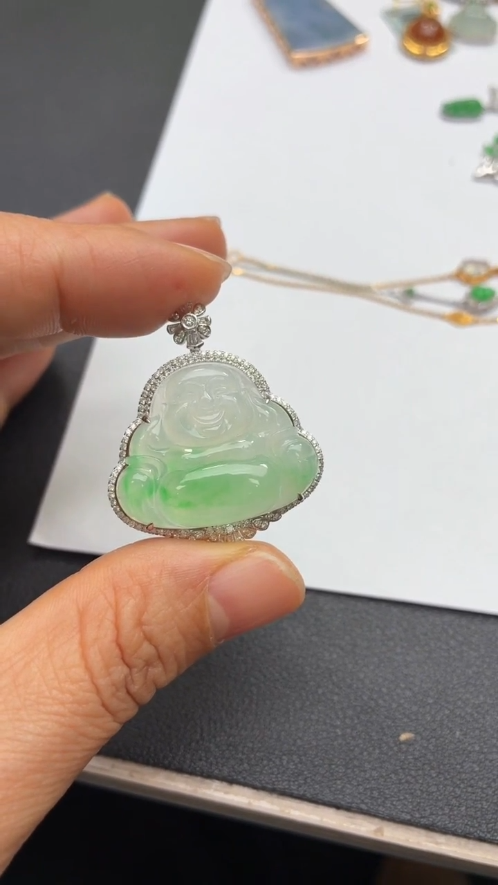 颈饰18K金镶嵌翡翠天然翡翠A货